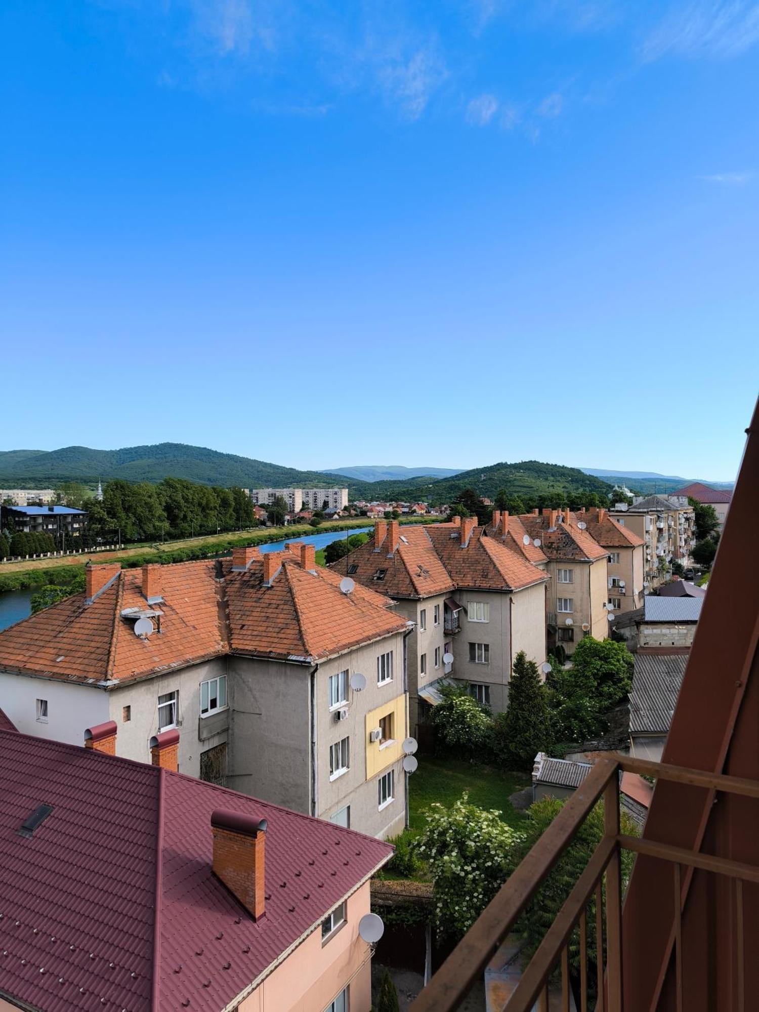 Apartments Domovik Parkaniya, 2A Mukatschewo Exterior foto