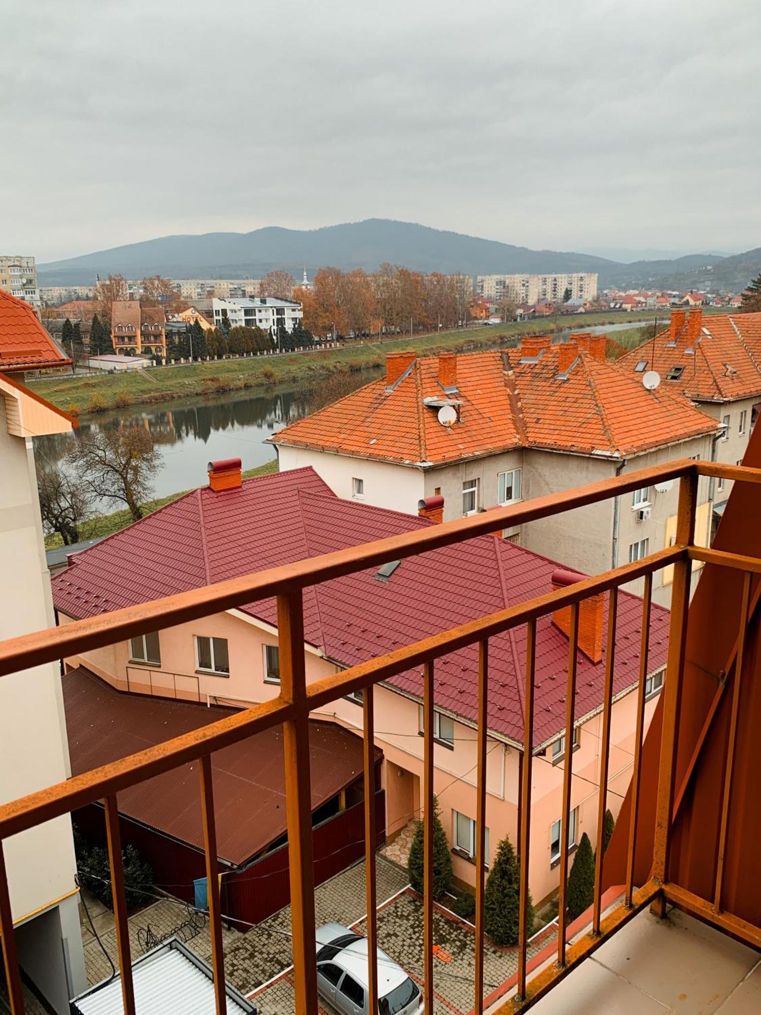 Apartments Domovik Parkaniya, 2A Mukatschewo Exterior foto